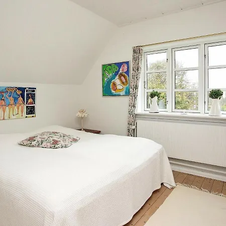 5 Person In Skagen-by Traum