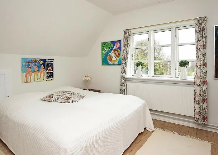 5 Person In Skagen-by Traum